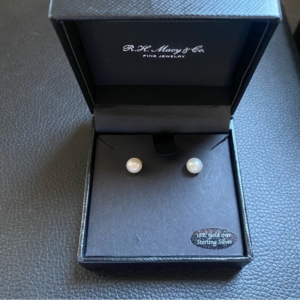 18K Gold Pearl Earrings